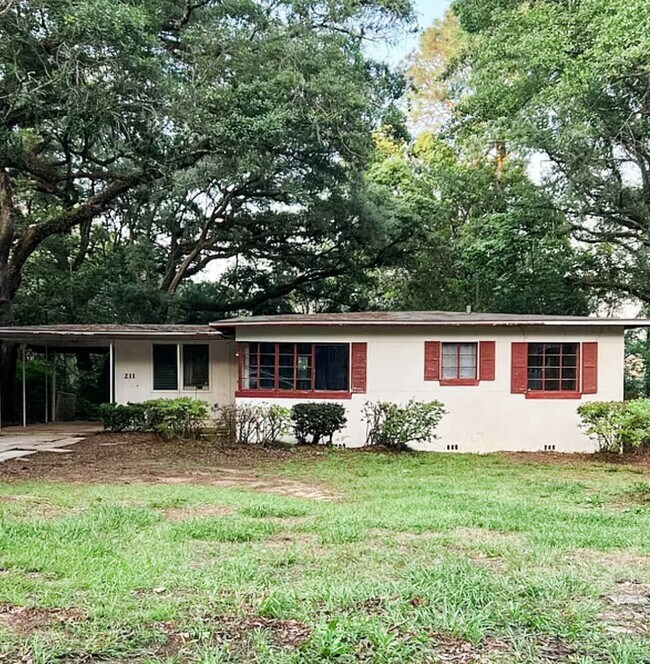 Primary Photo - 4 BR 3 BATH ON WESTRIDGE!