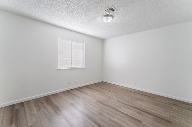 Building Photo - Upgraded 3 Bedroom Unit Near Air Force Base!