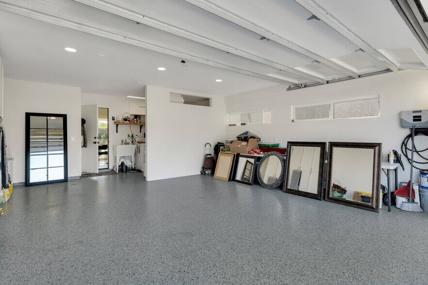 Building Photo - 15290 Bambi Ct