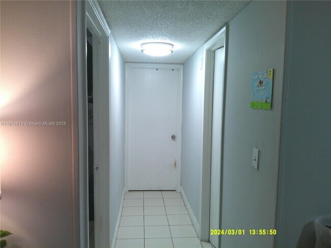 Building Photo - 666 NW 114th Ave