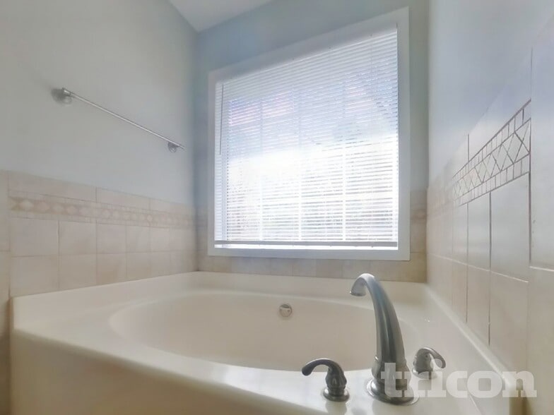 Building Photo - 2398 June Springs Dr SW