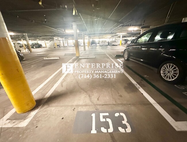 Building Photo - Top-Floor 2-Bed Condo in Huntington Beach | Walk to Beach