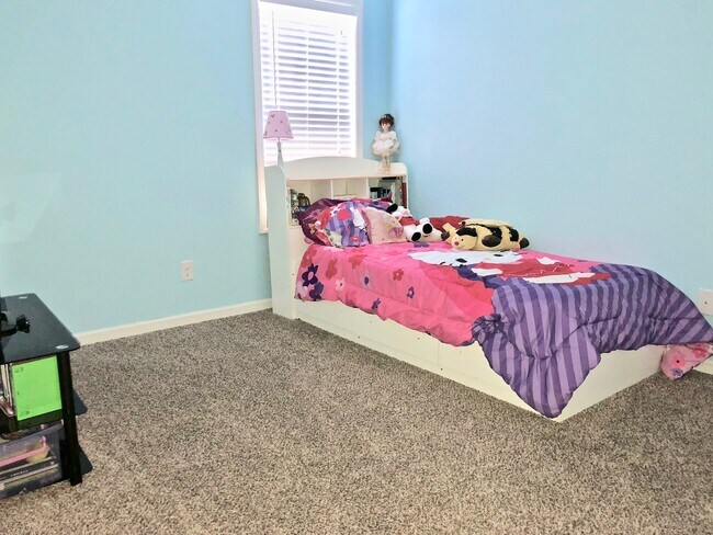 Building Photo - 4 Bedroom, 2.5 Bath in Trotters Bluff in Harnett County Close to Bragg!