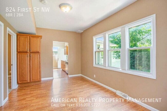 Building Photo - 824 First St NW-