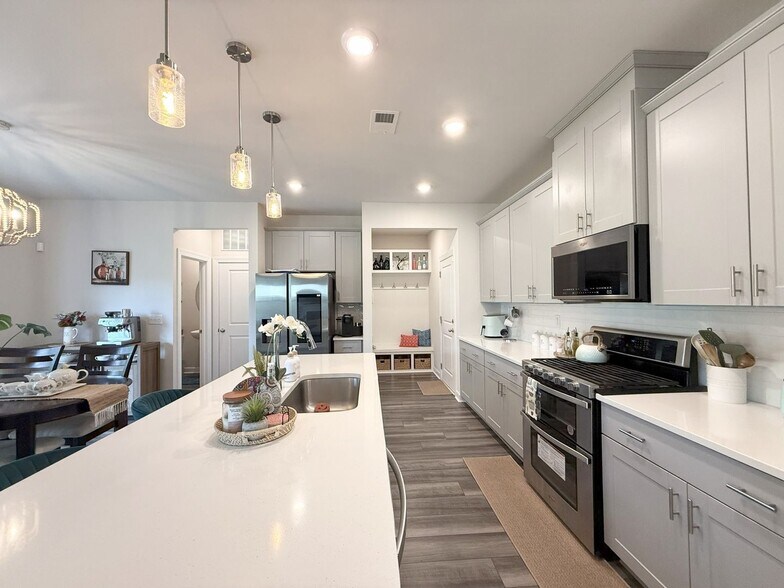 Building Photo - 4112 Armstrong Farm Dr