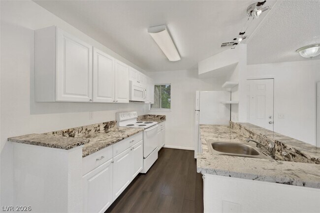 Building Photo - 2373 Wooster Cir