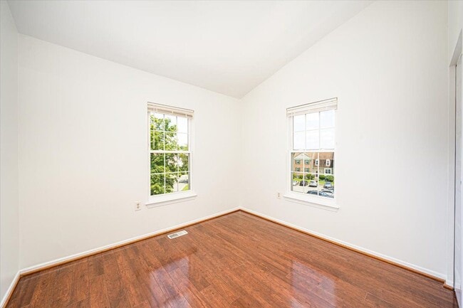 Building Photo - 151 Lazy Hollow Dr