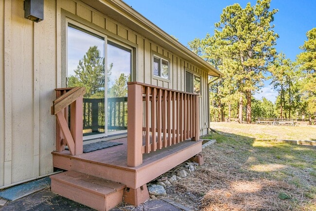 Building Photo - 27927 Circle Dr