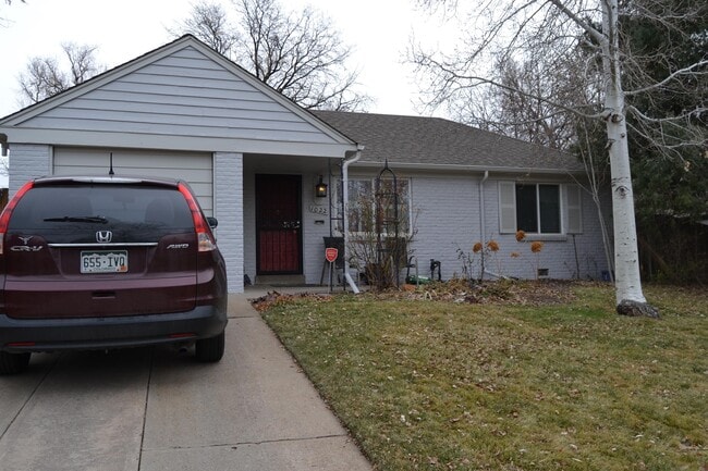 Building Photo - 1022 Pontiac St