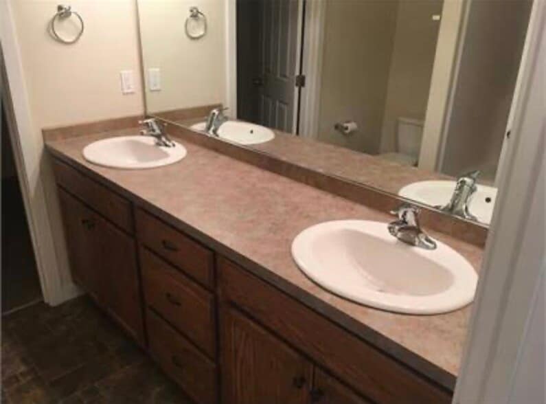 Building Photo - 1027 Alturas Dr