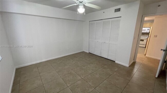 Building Photo - 529 E Sheridan St