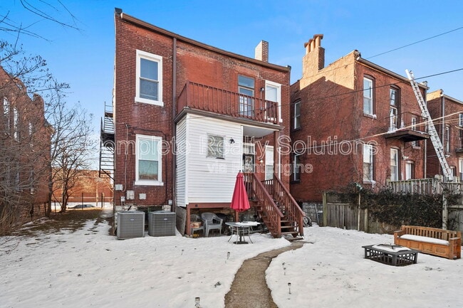 Building Photo - 2137 Russell Blvd