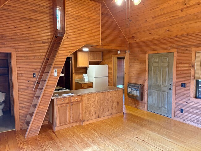 Building Photo - 1 Bedroom, 1 bath House