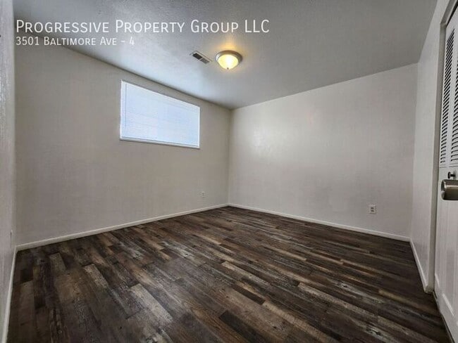 Building Photo - Recently Remodeled 2-Bedroom Apartment – W...