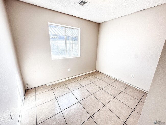 Building Photo - 3845 S Cactus Wren Way