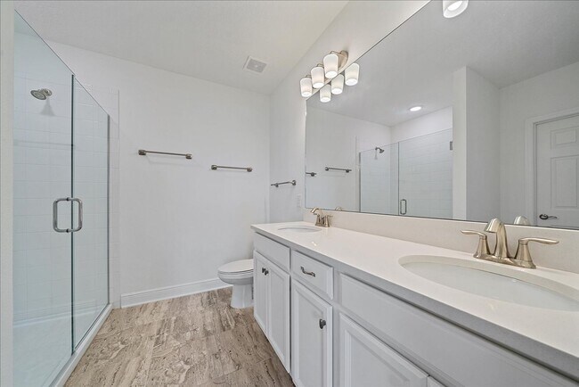 Building Photo - Beautiful Annual 4 Bedroom 2 Bath Single F...