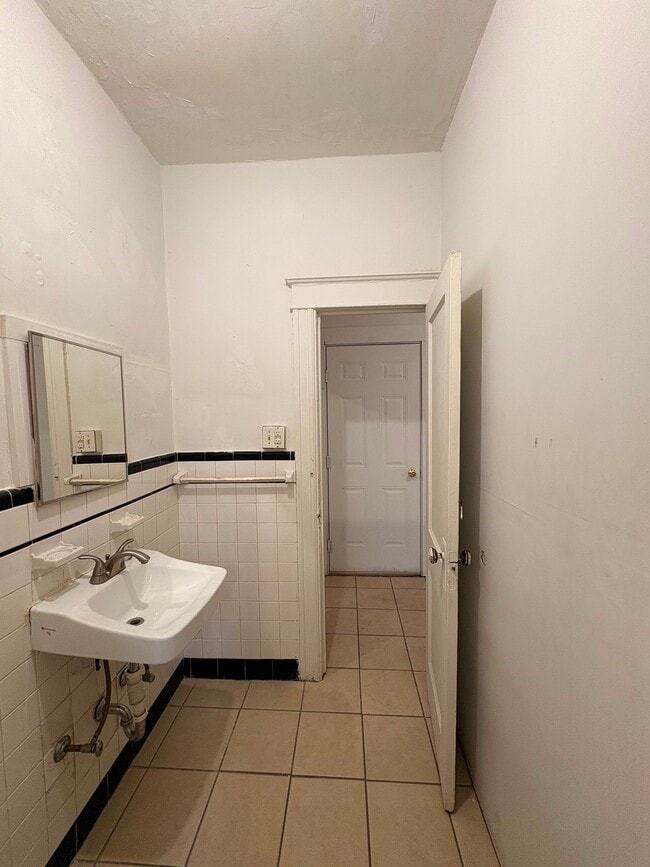 Building Photo - 58 Noxon St