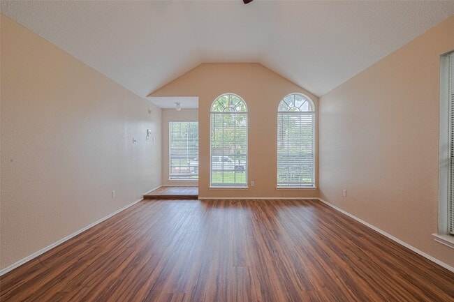 Building Photo - 15827 Beechnut St