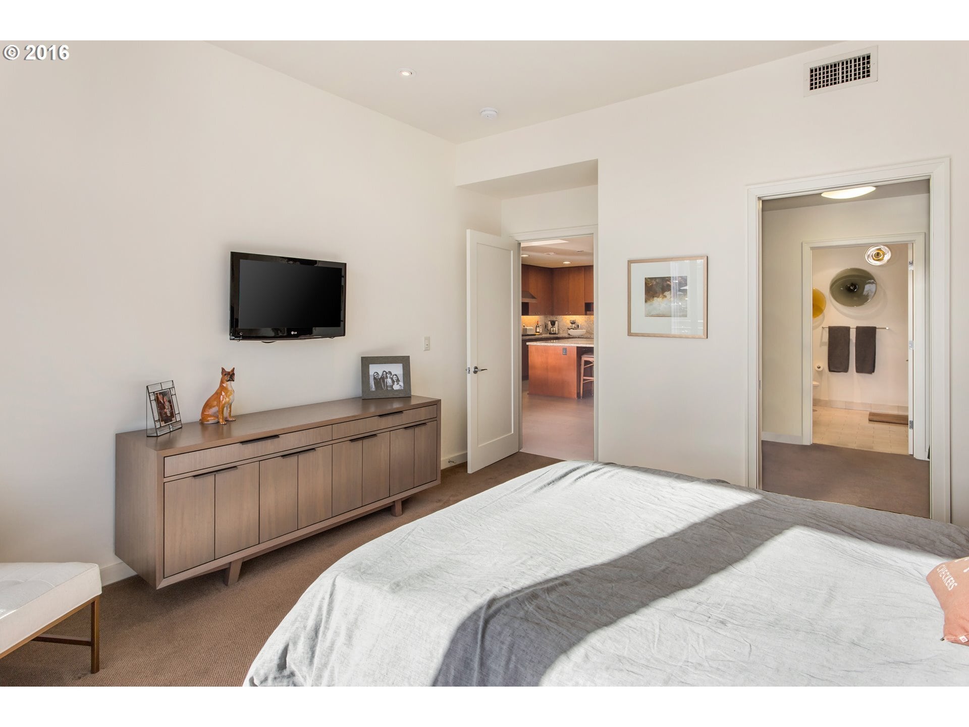 Building Photo - 1025 NW Couch St