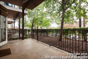 Building Photo - 1542 N Alamo St