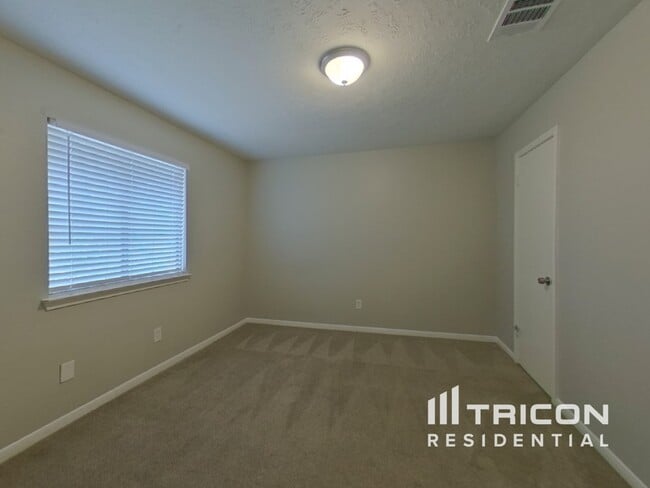 Building Photo - 5511 Fairview Forest Dr