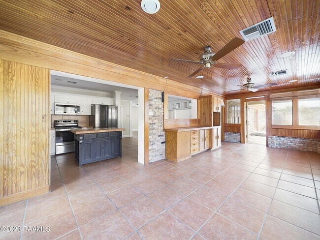 Building Photo - 232 Thibodeaux Dr
