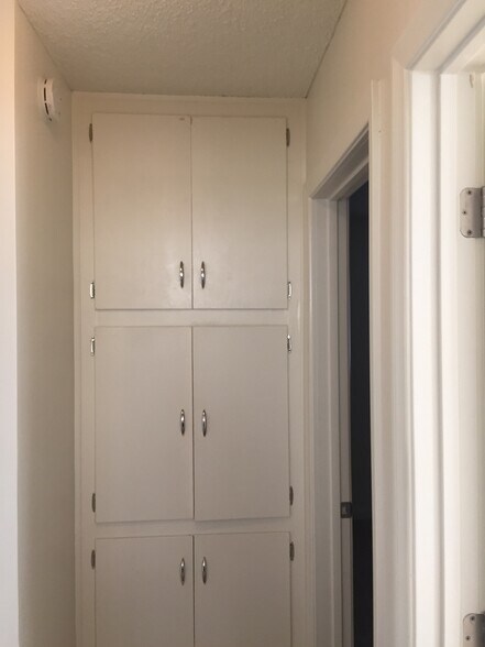 Building Photo - 1902 E 3rd St