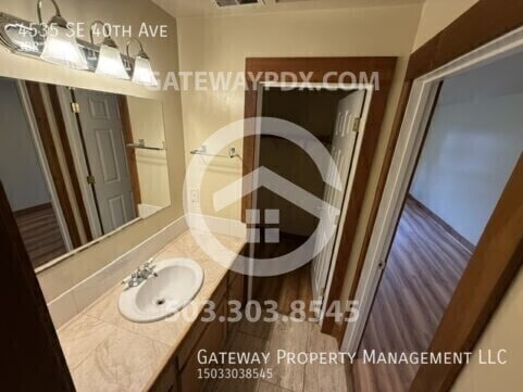 Building Photo - 4535 SE 40th Ave
