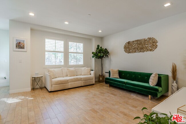Building Photo - 7100 Playa Vista Dr