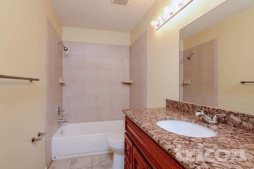 Building Photo - 3699 Chatham Dr