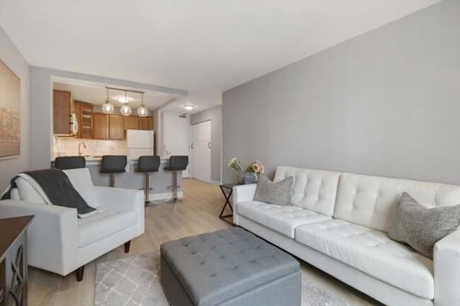 Building Photo - Highly desirable 1b apartment in Lakeshore East