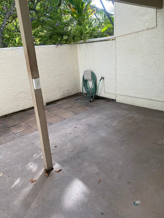 Building Photo - 147 Oko St