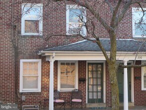 Building Photo - 228 N Orange St