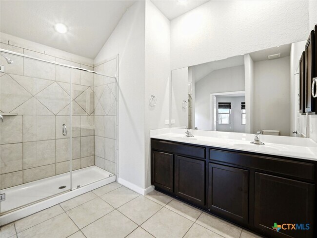 Building Photo - 1132 Amber Lk