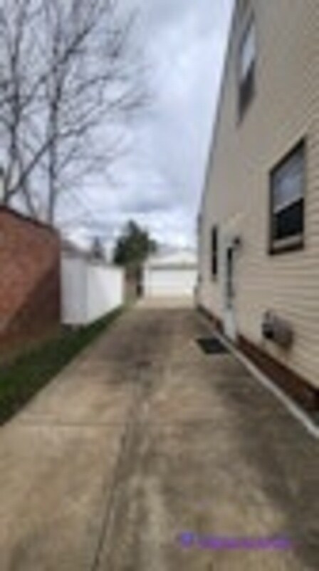 Building Photo - 5015 E 113th St