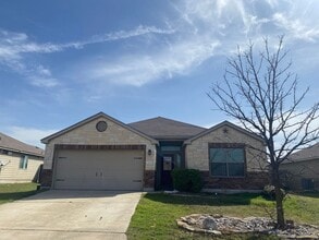 Building Photo - 3 Bedroom Conveniently Located