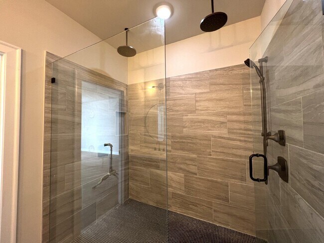 Building Photo - 4353 Parkside Pl