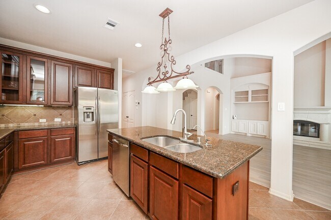 Building Photo - 19 Sandwell Place