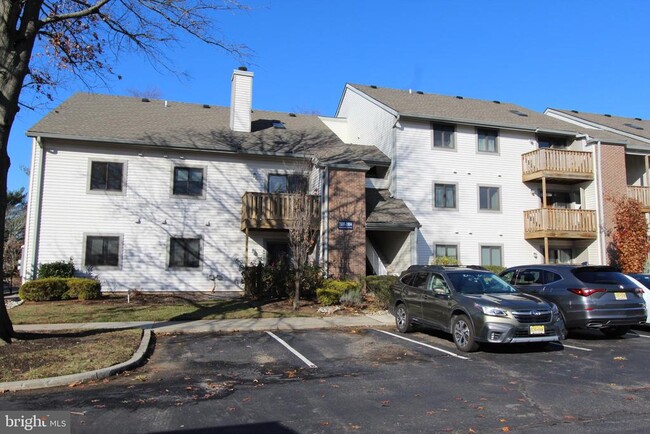 Building Photo - 2002 Ravens Crest Dr