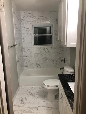 Building Photo - 106 S Clark St