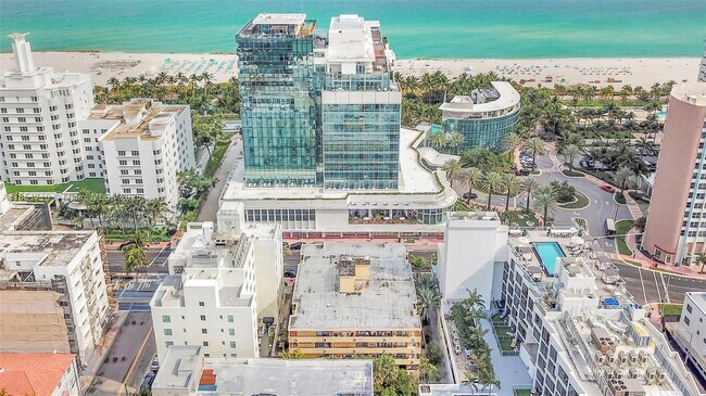 Building Photo - 2924 Collins Ave