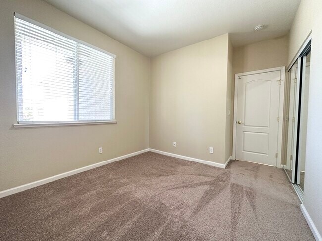 Building Photo - Beautifully Updated 3-Bedroom, 2-Bath Home...