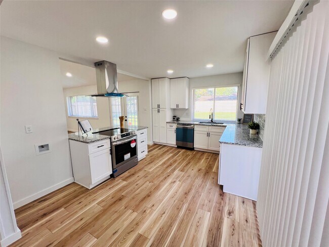 Building Photo - 9614 Ravensworth Dr