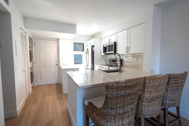 Primary Photo - 2108 S Cypress Bend Dr