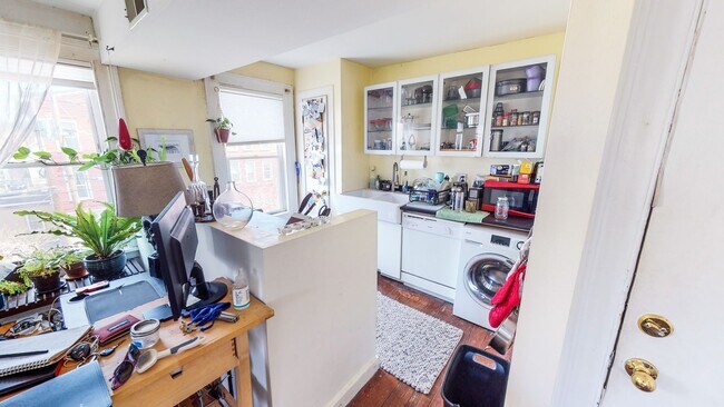 Building Photo - Luxuriously Remodeled 1BR Suite in East Rock | Designer Island Kitchen | Steps to Yale SOM