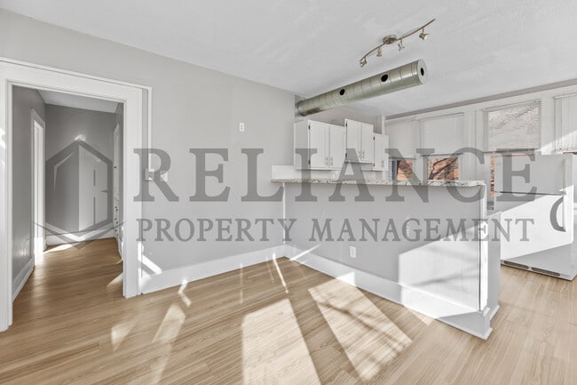 Building Photo - 3325 Victor Pl