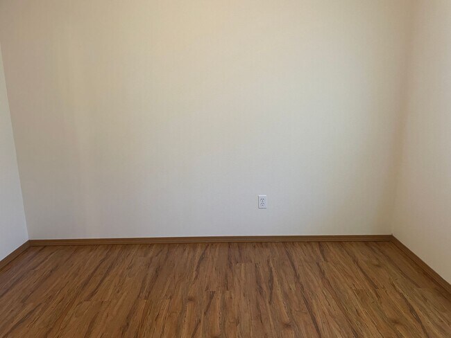 Building Photo - Cozy Home w/Private Backyard!
