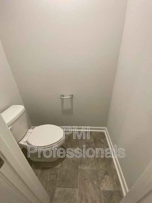 Building Photo - 4140 Feetham Dr