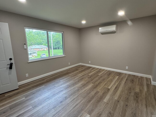 Building Photo - 423 N Cypress St