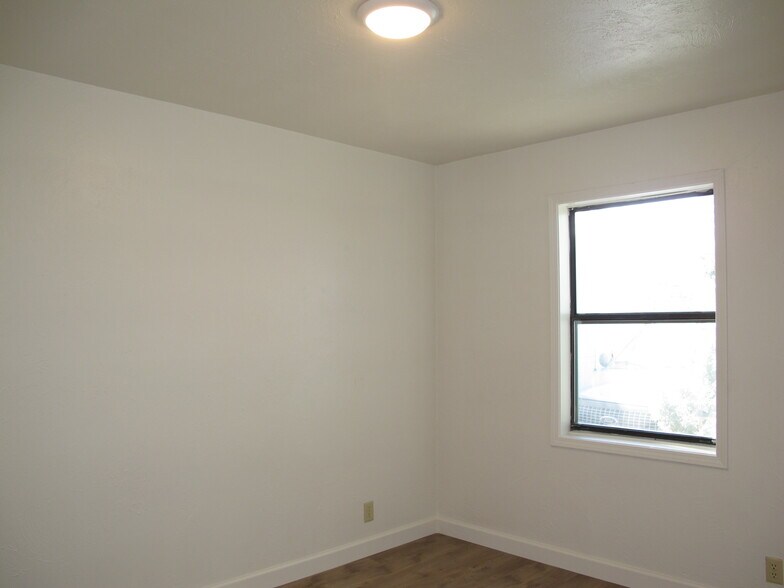 Building Photo - 446 N 22nd St